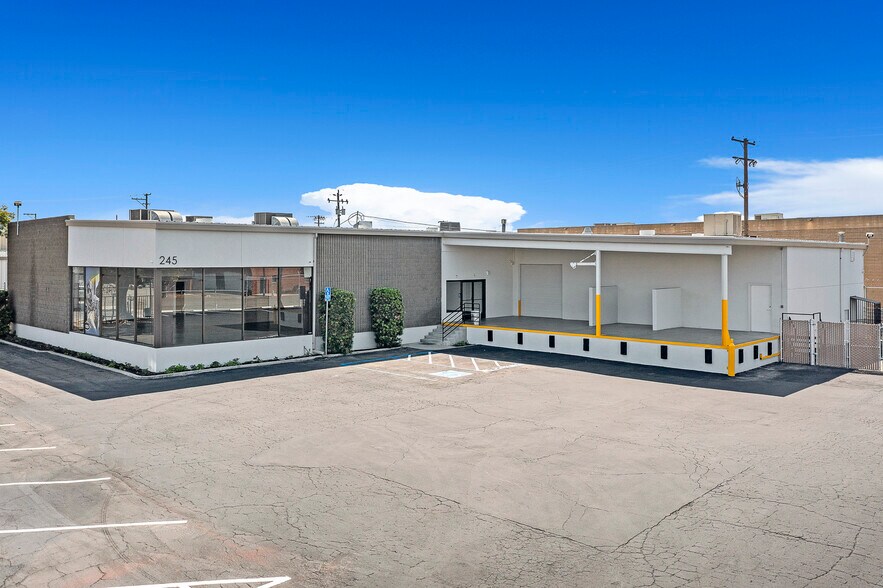 245 M St, Fresno, CA for lease - Building Photo - Image 1 of 19