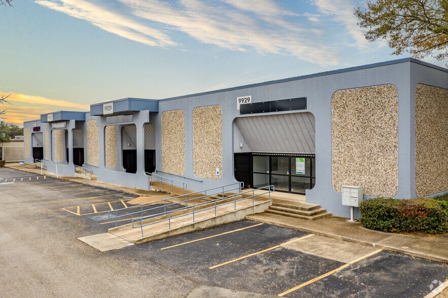 9929 Broadway, San Antonio, TX for lease - Building Photo - Image 2 of 30