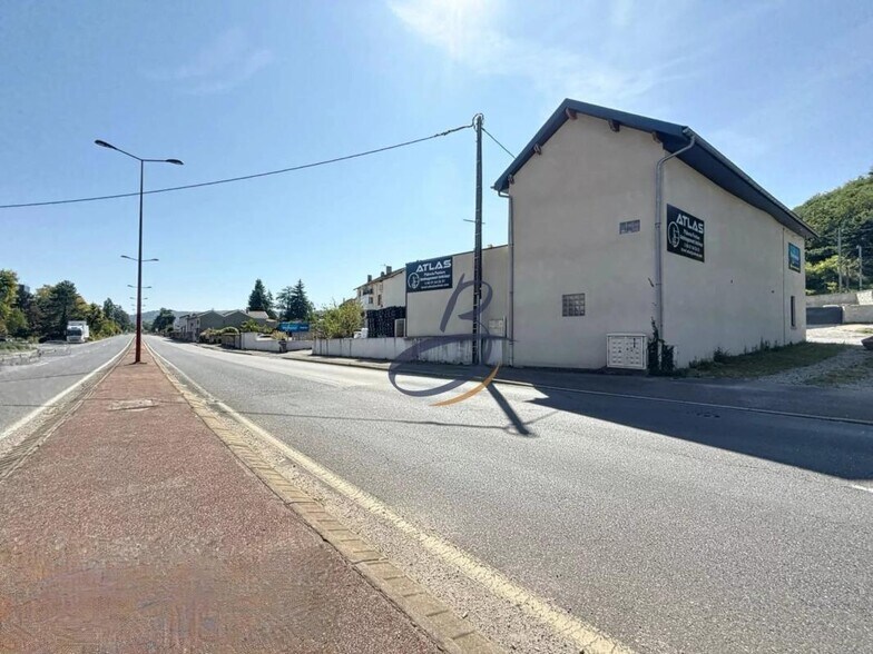 Retail in Bourgoin-Jallieu for lease - Building Photo - Image 2 of 6