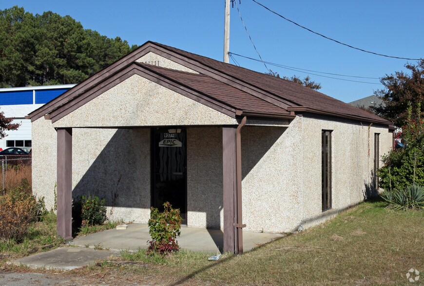 937 N Bright Leaf Blvd, Smithfield, NC for sale - Primary Photo - Image 1 of 5