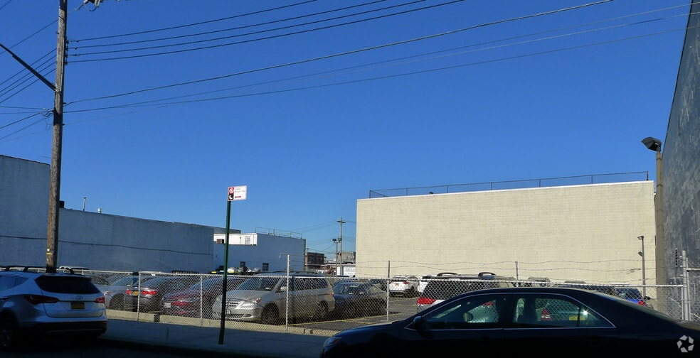 167-25 Rockaway Blvd, Jamaica, NY for lease - Building Photo - Image 2 of 3