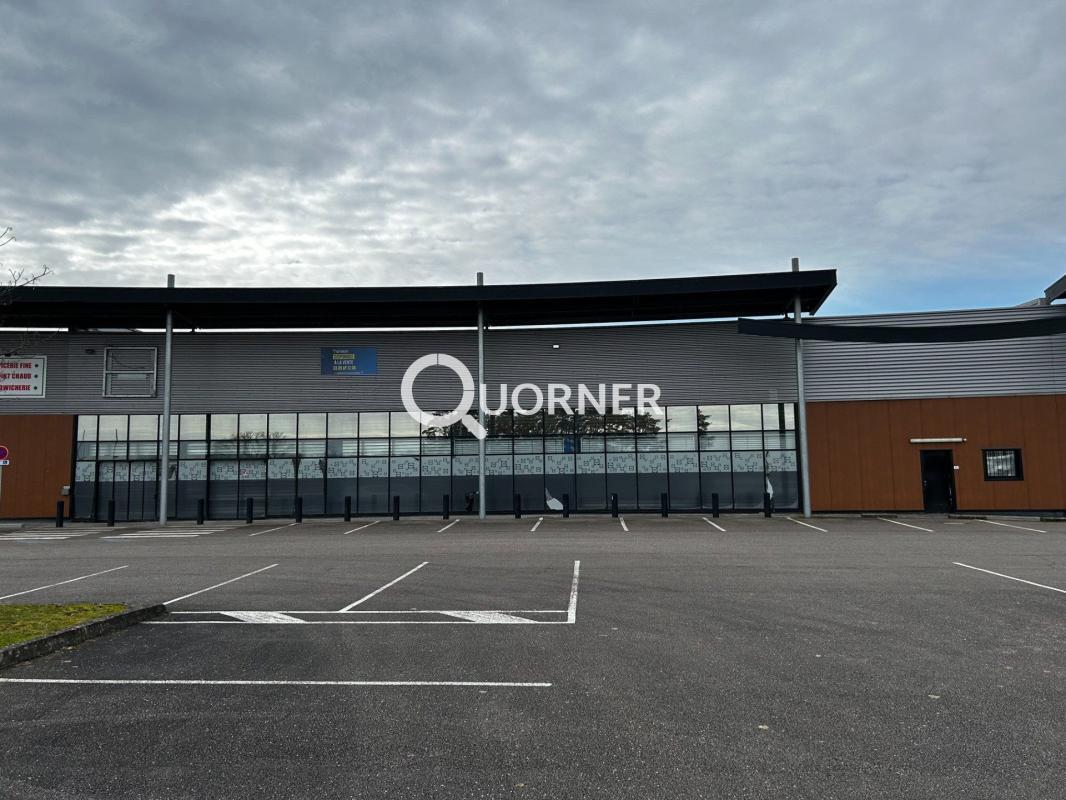 Retail in Torcy for sale Building Photo- Image 1 of 5