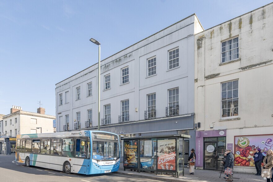 25-27 Pittville St, Cheltenham à louer - Photo du bâtiment - Image 2 de 2