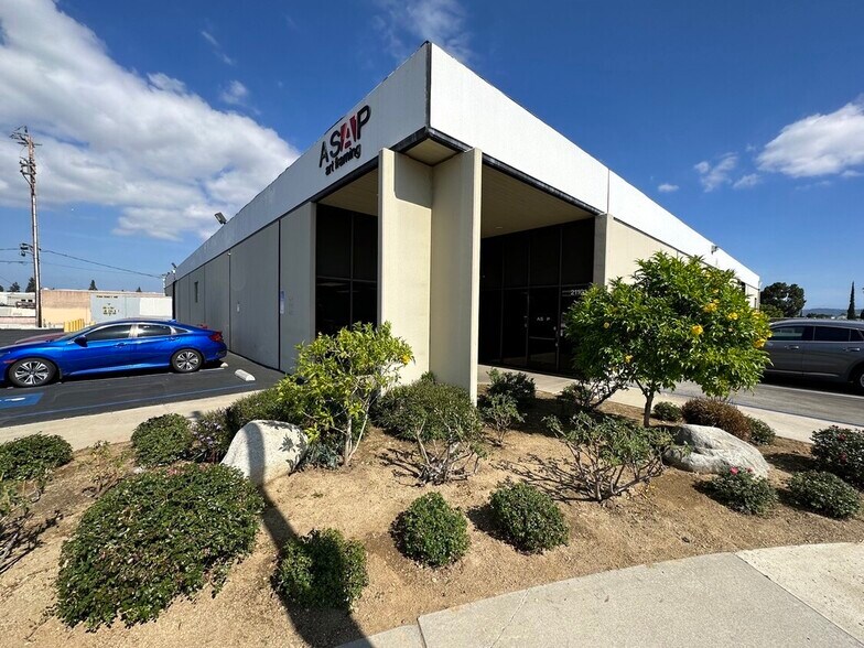 21110-21129 Osborne St, Canoga Park, CA à louer - Photo du bâtiment - Image 3 de 11