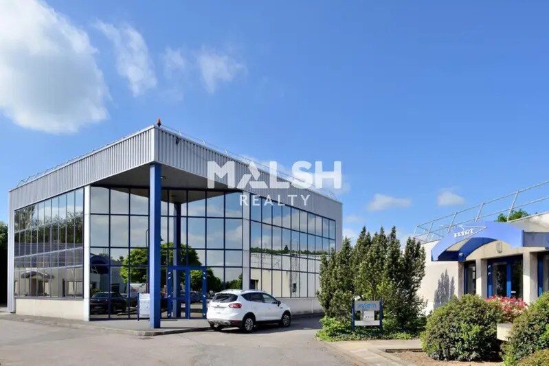 Office in Saint-Genis-Laval for lease - Building Photo - Image 1 of 8