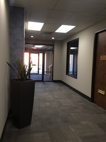 2425 US Highway 41 N, Evansville, IN for lease - Interior Photo - Image 3 of 9