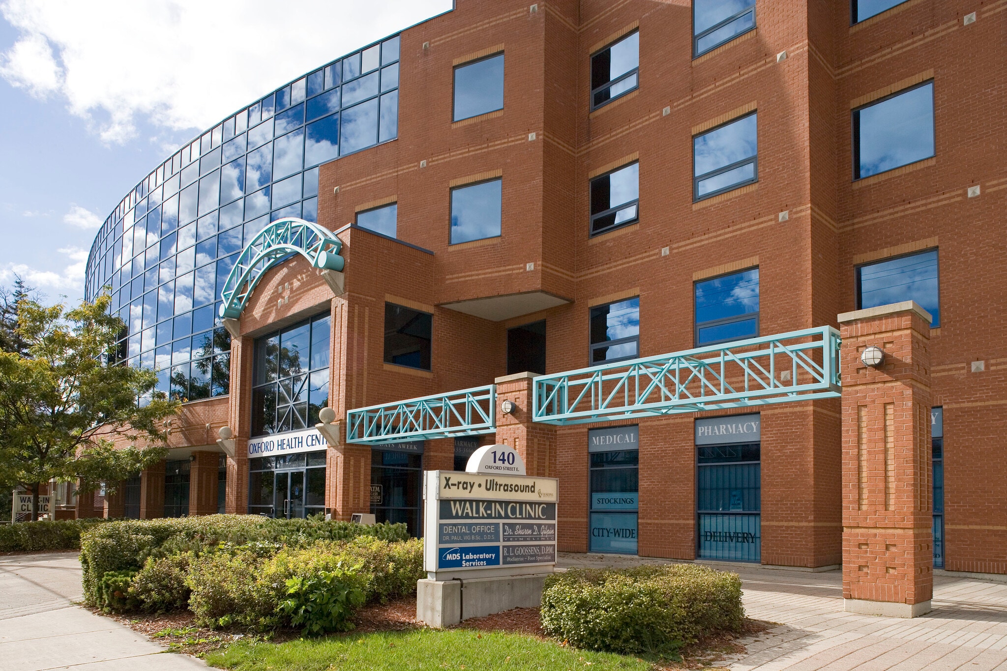 140 E Oxford St, London, ON à louer Photo du bâtiment- Image 1 de 3
