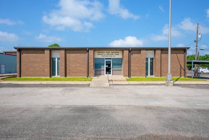 3194, 3246, and 3500 Highway 69 N portfolio of 4 properties for sale on LoopNet.ca - Building Photo - Image 3 of 50