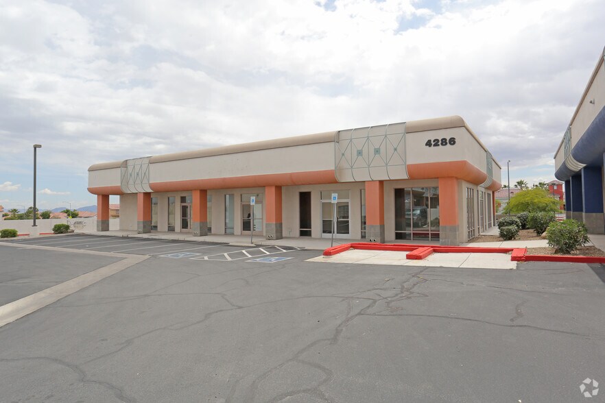 4286 S Durango Dr, Las Vegas, NV à vendre - Photo du bâtiment - Image 2 de 9