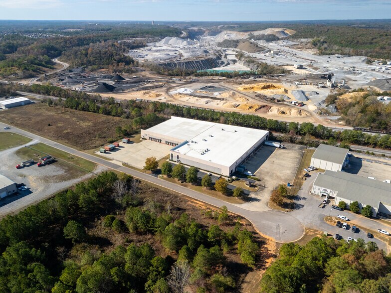 241 Commercial Park Cir, Calera, AL à louer - Photo du bâtiment - Image 2 de 18
