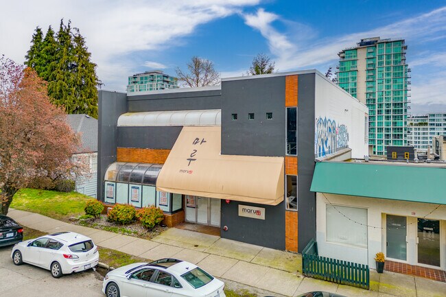 Plus de détails pour 123-125 E 2nd St, North Vancouver, BC - Bureau, Commerce de détail à louer
