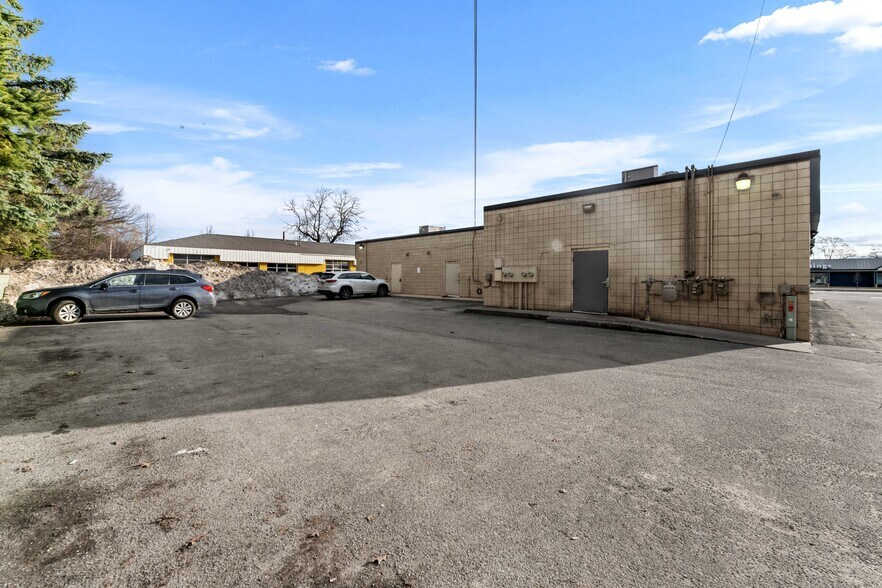 1126-1130 S Garfield Ave, Traverse City, MI à vendre - Photo du bâtiment - Image 2 de 20