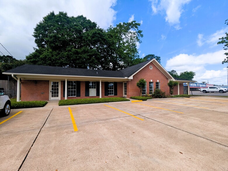 3635 Eastex Fwy, Beaumont, TX à vendre - Photo du bâtiment - Image 1 de 41