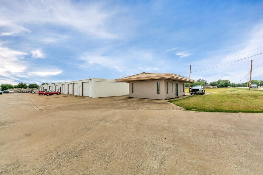 2000 Whitley Rd, Keller, TX for lease - Primary Photo - Image 1 of 18