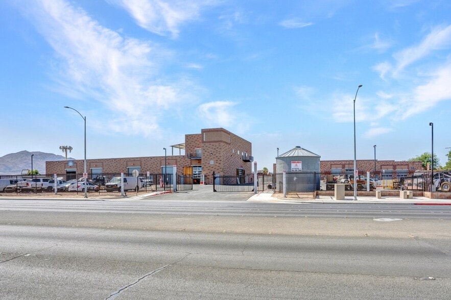 5041 Cheyenne ave, Las Vegas, NV for lease - Building Photo - Image 3 of 14