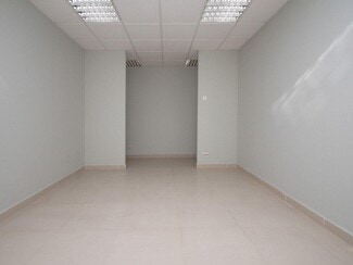 Plus de détails pour Multi-résidentiel à vendre