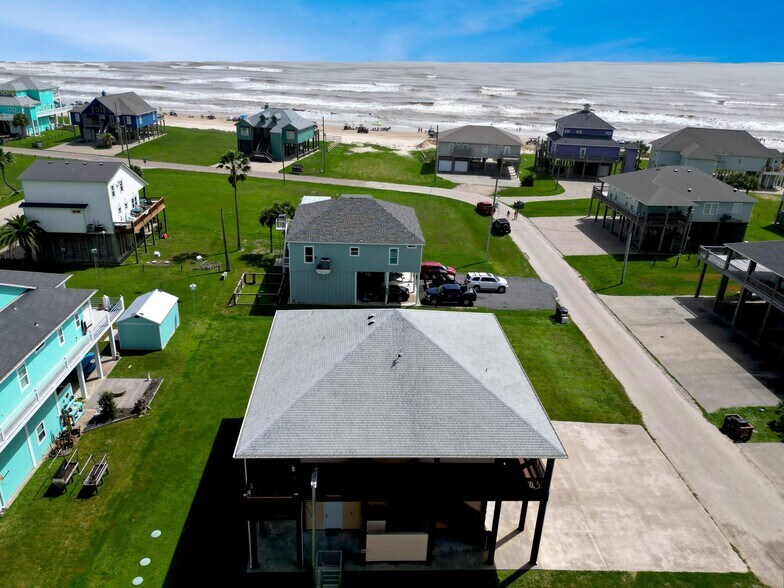 944 Raymond, Crystal Beach, TX à vendre - Photo du bâtiment - Image 2 de 52