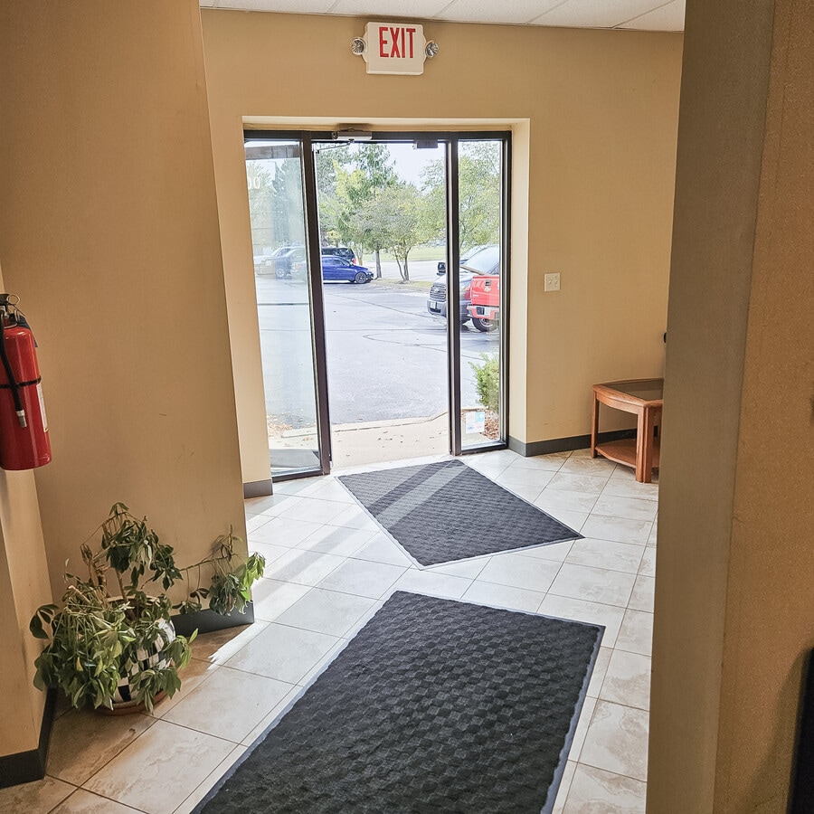 473 Park Ave, Lake Villa, IL 60046 - Unit 500 - - Interior Photo - Image 1 of 13