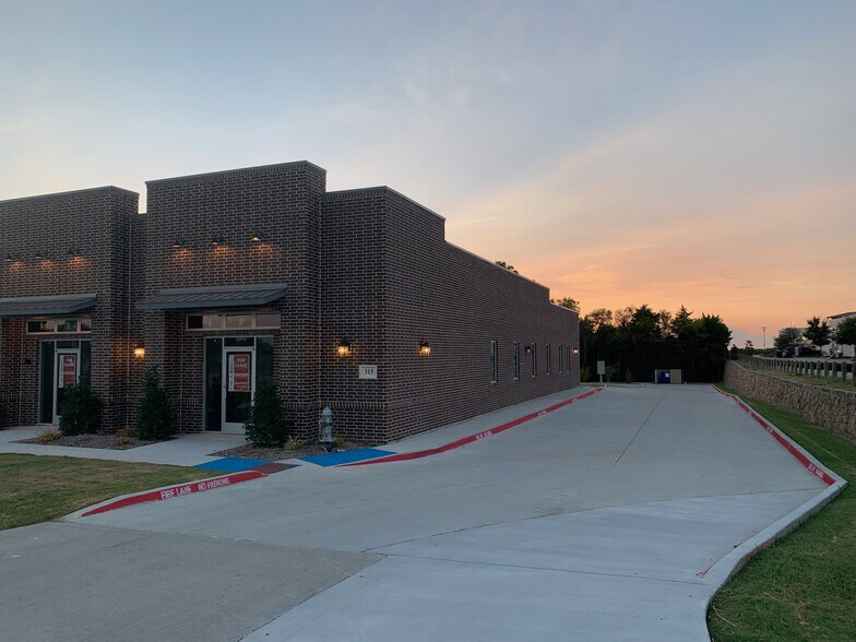 315 Laurence Dr, Heath, TX à louer - Photo du bâtiment - Image 3 de 6