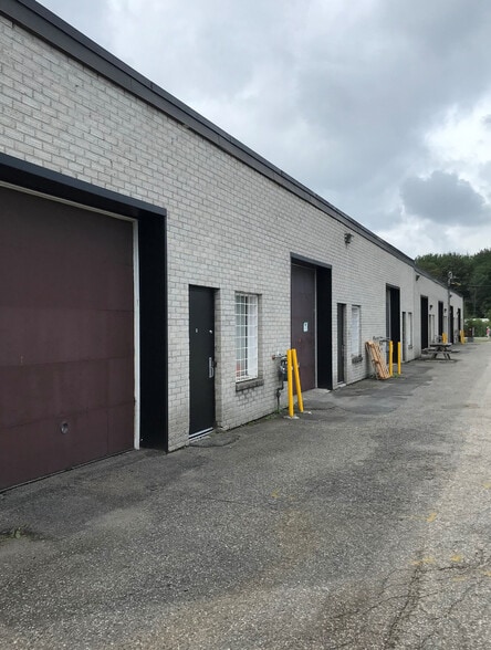 36-38 Rue de Valcourt, Gatineau, QC for lease - Building Photo - Image 3 of 5