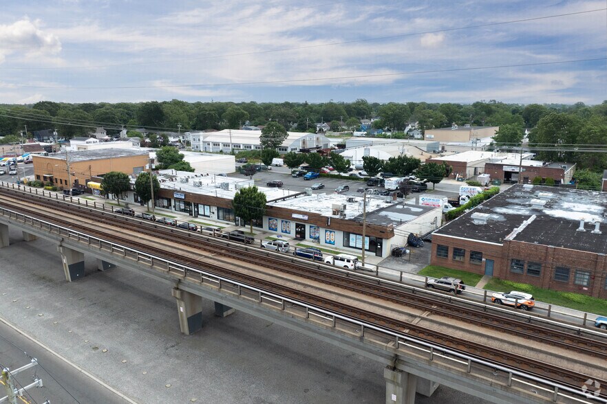 622-640 Oak St, Copiague, NY à louer - Aérien - Image 3 de 7