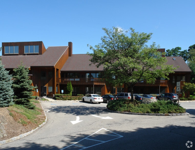 301-305 Old Tarrytown Rd, White Plains, NY à louer - Photo du bâtiment - Image 2 de 15