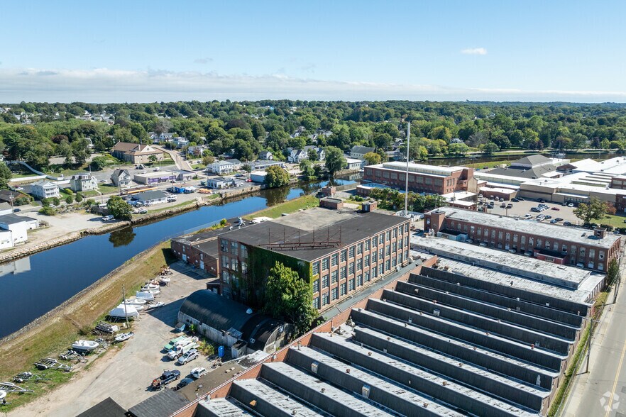 82 Mechanic St, Pawcatuck, CT à vendre - Photo du bâtiment - Image 2 de 4