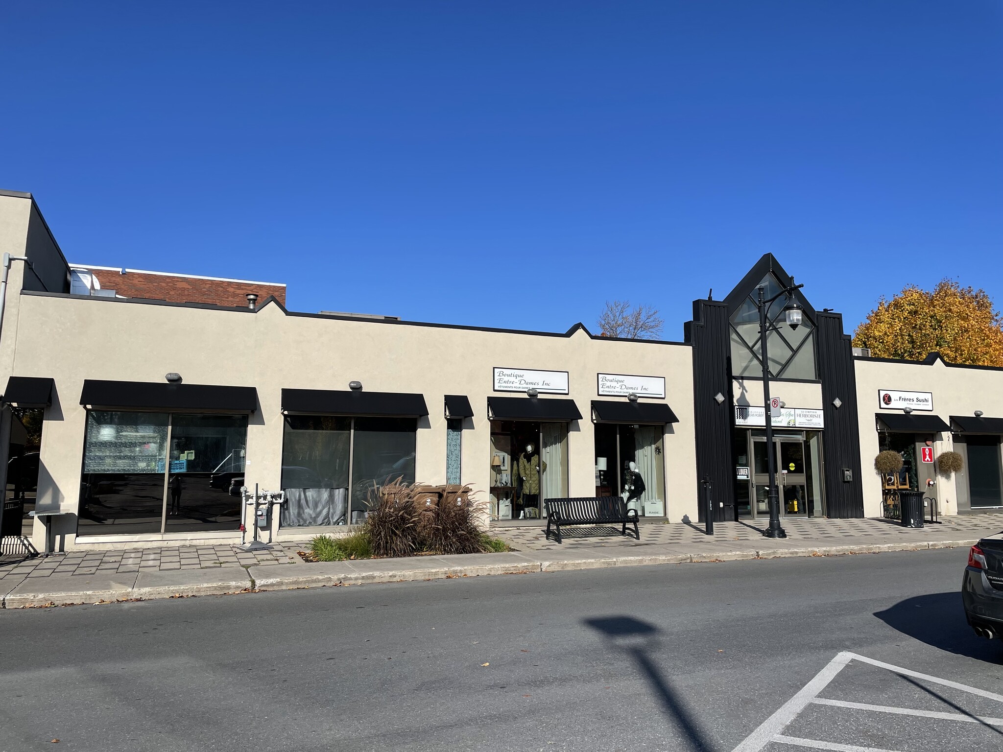 680 Av Victoria, St-Lambert, QC for lease Primary Photo- Image 1 of 4