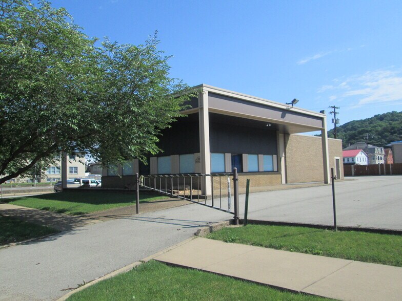 200 S Water St, Kittanning, PA à vendre - Photo du bâtiment - Image 2 de 8