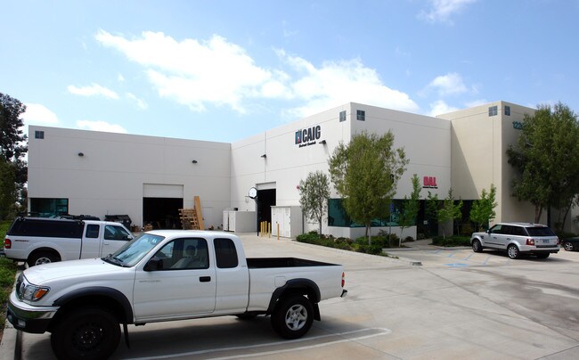 Plus de détails pour 12200 Thatcher Ct, Poway, CA - Industriel à louer