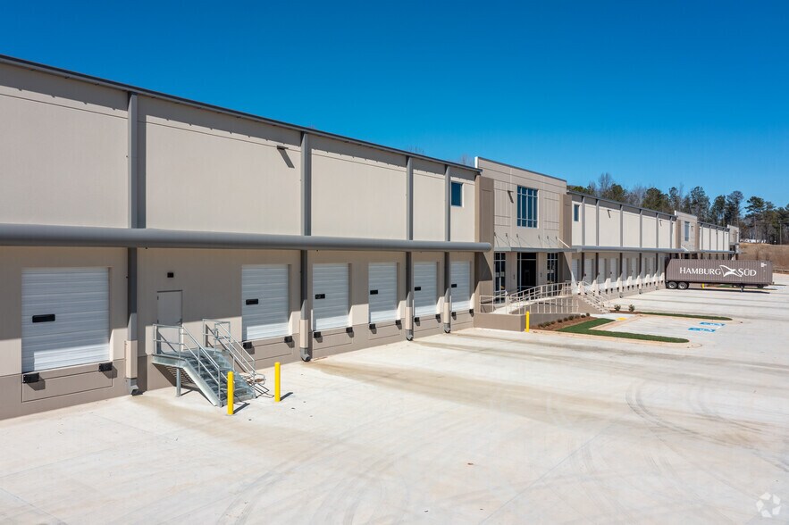 100 Friendship Rd, Buford, GA à louer - Photo du bâtiment - Image 3 de 10