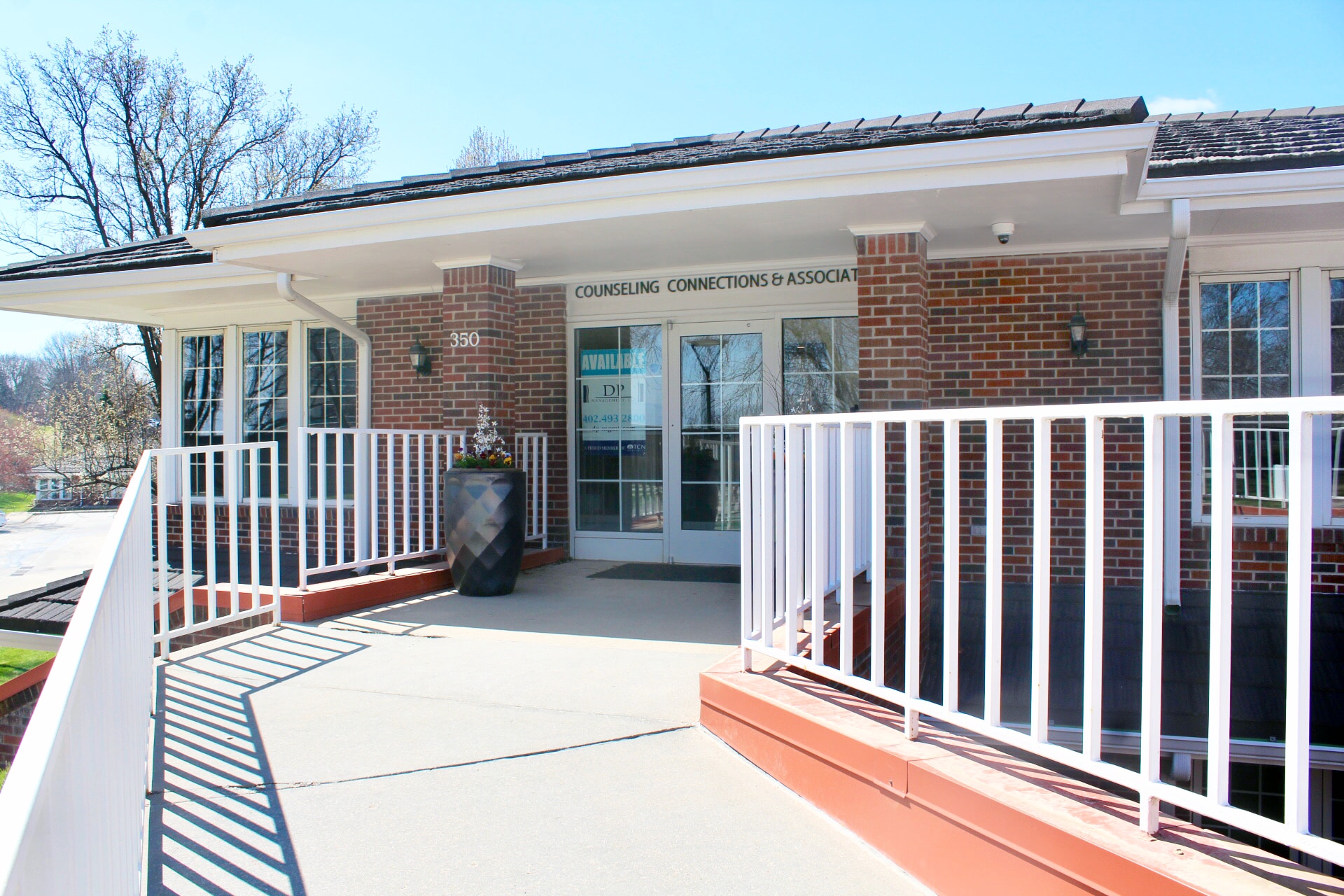 9802 Nicholas St, Omaha, NE à vendre Photo principale- Image 1 de 5