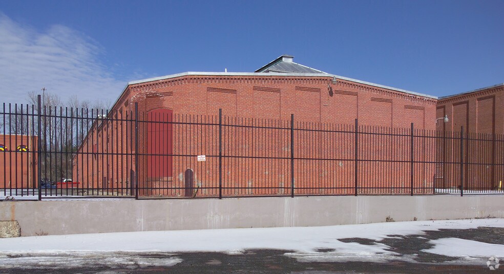 62 Jackson St, Holyoke, MA à vendre - Photo du bâtiment - Image 3 de 12