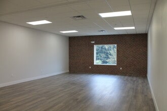 5825 66th St N, Saint Petersburg, FL for lease Interior Photo- Image 1 of 1