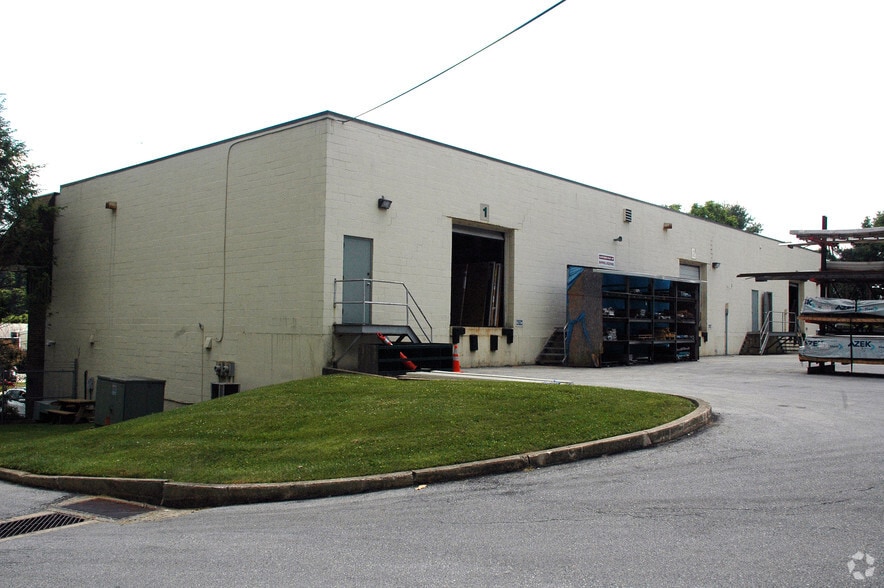 5081 W Chester Pike, Newtown Square, PA for lease - Building Photo - Image 2 of 18