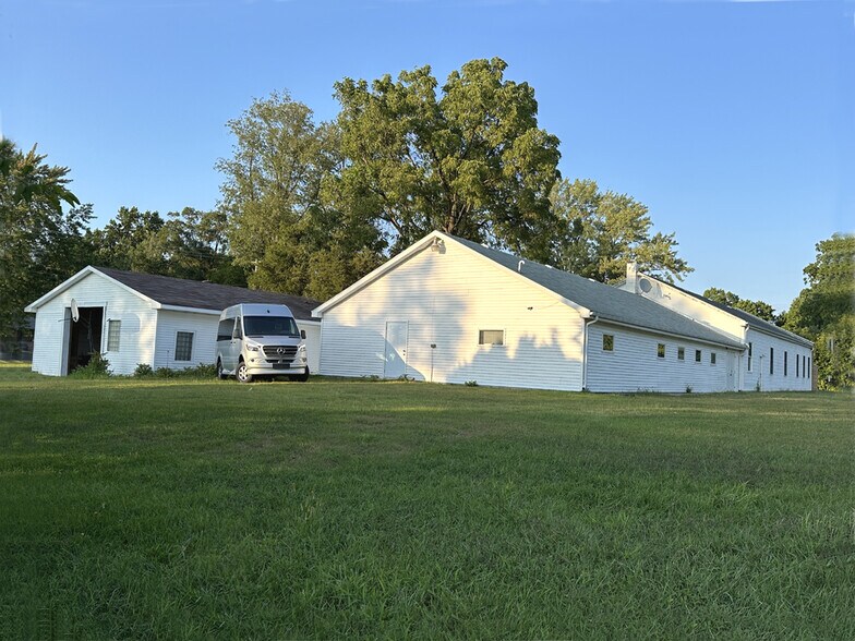 68740 East St, Edwardsburg, MI à vendre - Photo du bâtiment - Image 3 de 25