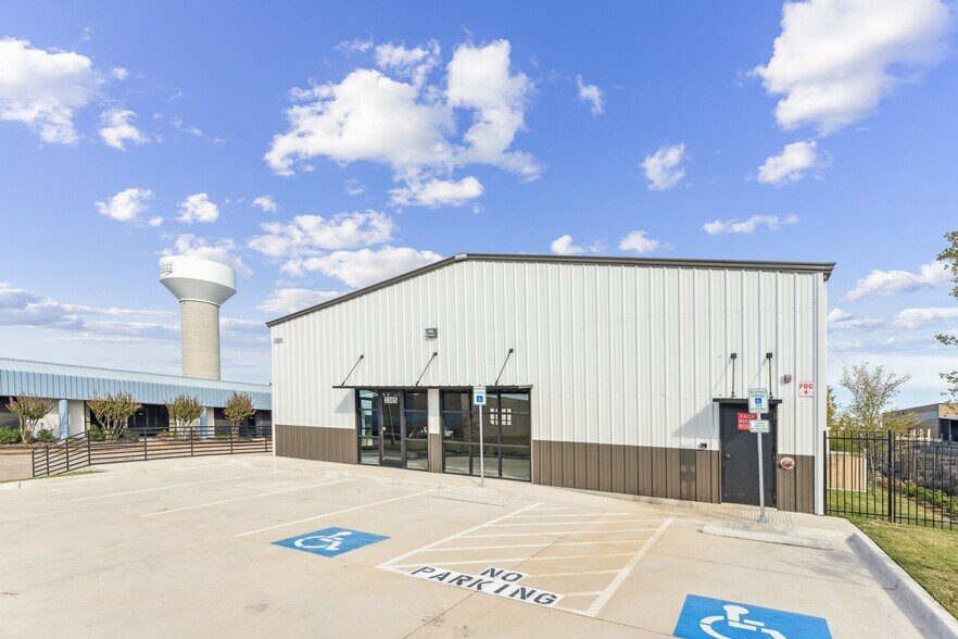3305 Century Dr, Rowlett, TX à vendre - Photo du bâtiment - Image 2 de 25