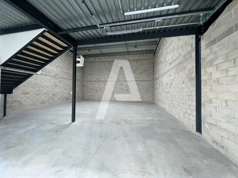 Flex in Bussy-Saint-Georges for lease - Interior Photo - Image 3 of 5