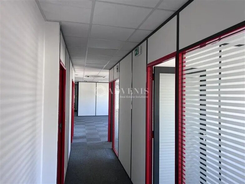 Office in Limas for lease - Interior Photo - Image 2 of 6