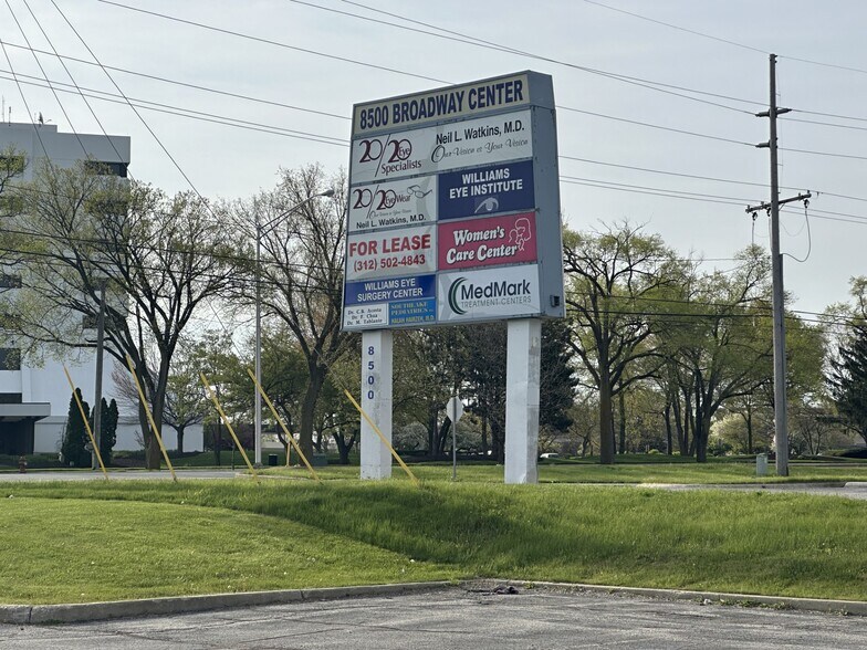 8510-8528 Broadway, Merrillville, IN à vendre - Photo du bâtiment - Image 3 de 9