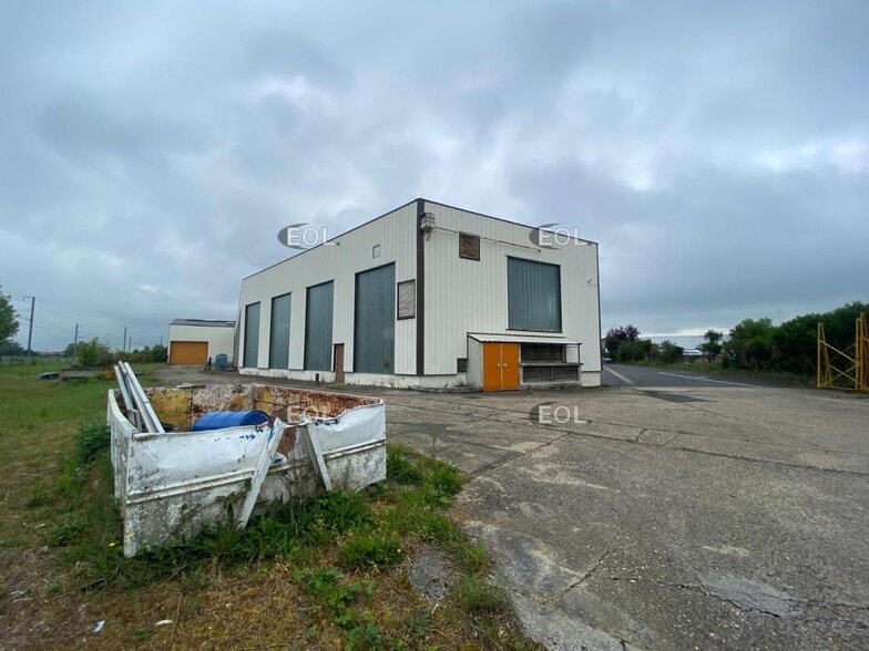 Industrial in Nangis for sale - Building Photo - Image 3 of 12