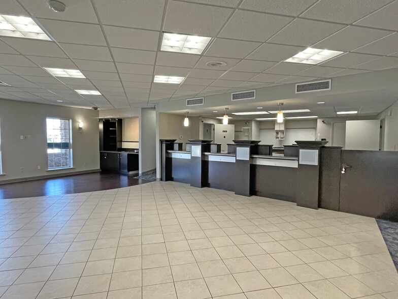 2005 Benton Rd, Bossier City, LA for sale - Interior Photo - Image 2 of 14