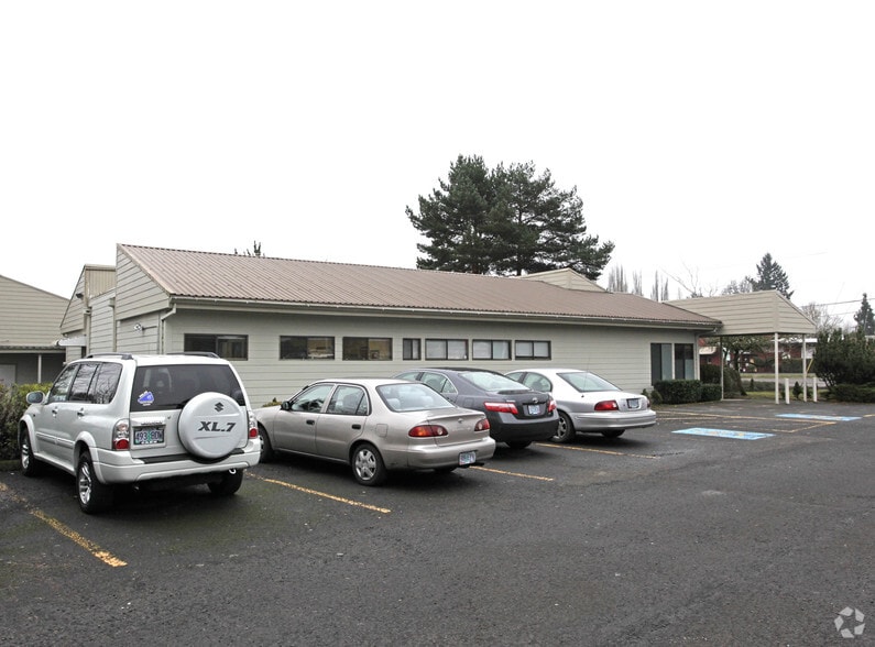 17175 SW Tualatin Valley Hwy, Beaverton, OR for lease - Building Photo - Image 1 of 62