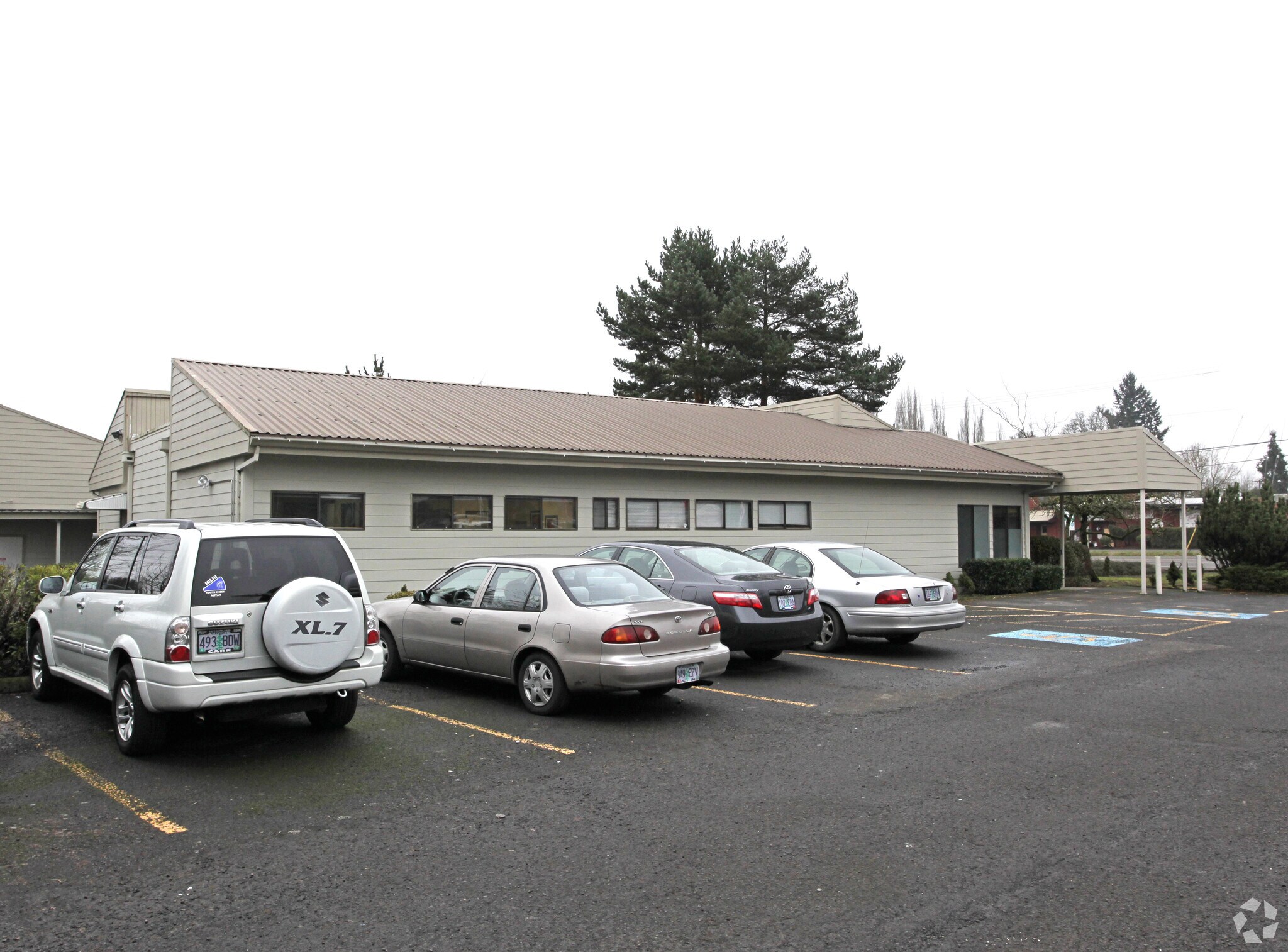 17175 SW Tualatin Valley Hwy, Beaverton, OR à louer Photo du bâtiment- Image 1 de 63