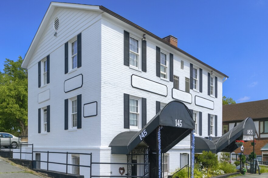 145 Church St NW, Vienna, VA à louer - Photo du bâtiment - Image 1 de 7