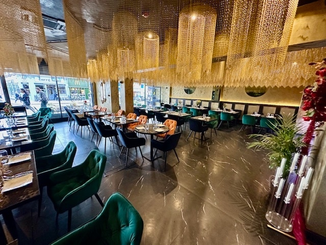 789 High Rd, London for lease - Interior Photo - Image 2 of 2