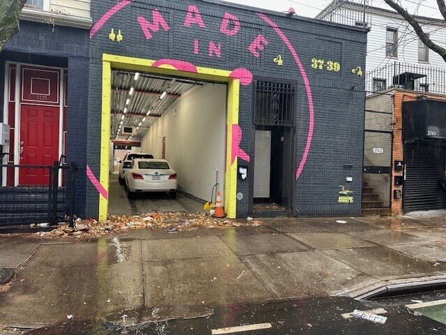 3739-3741 White Plains Rd, Bronx, NY à vendre - Photo du bâtiment - Image 2 de 17