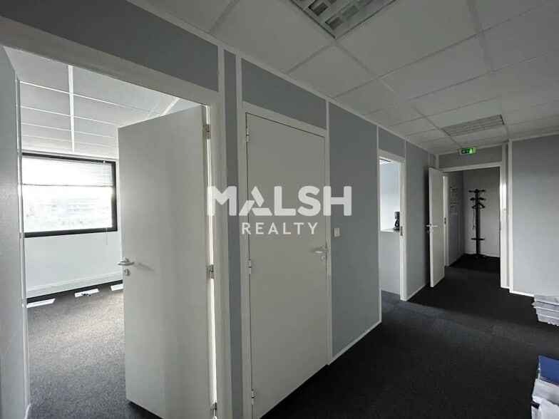 Office in Brignais for lease - Interior Photo - Image 3 of 7