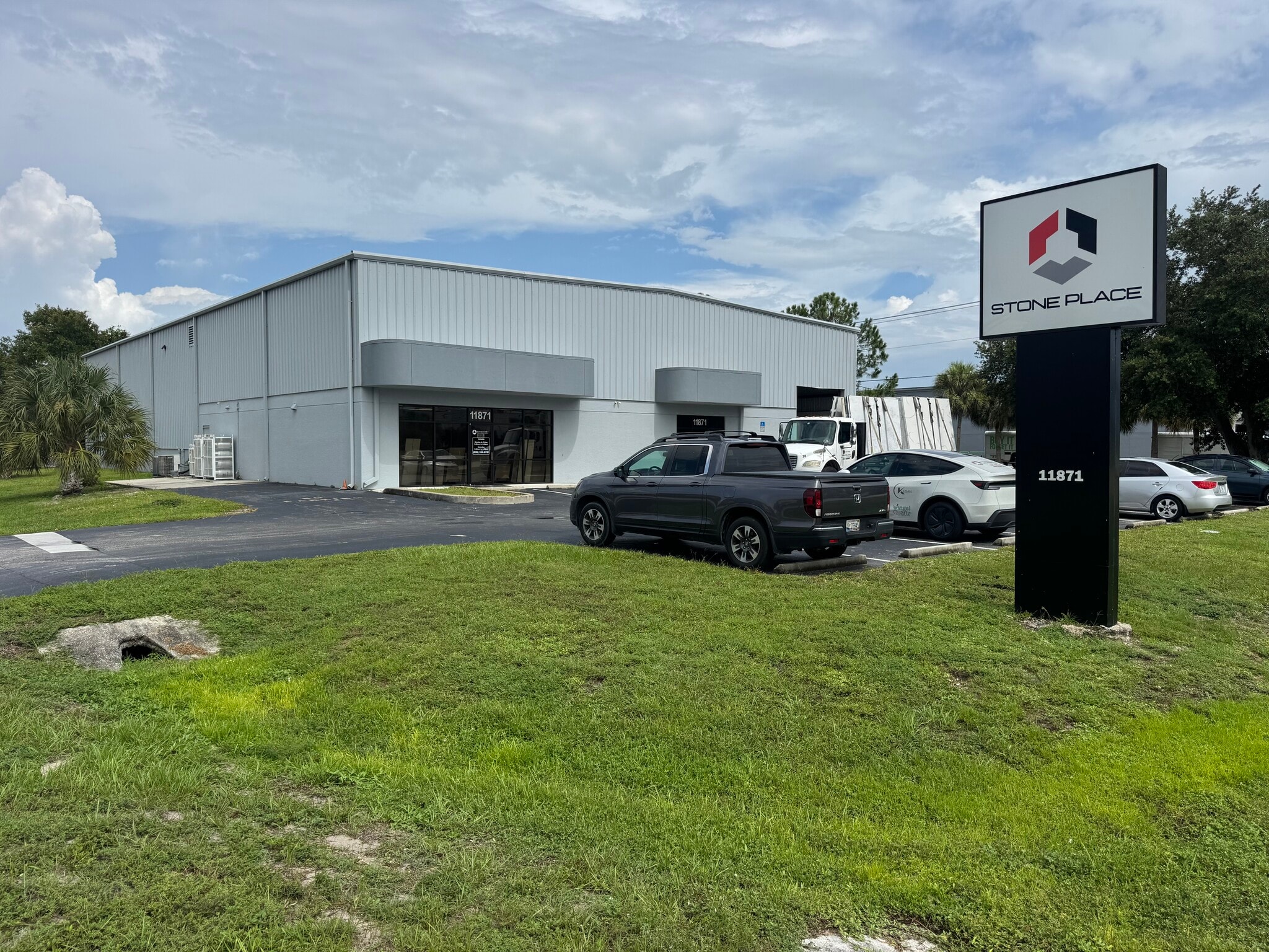 11871 Metro Pky, Fort Myers, FL for lease Building Photo- Image 1 of 10