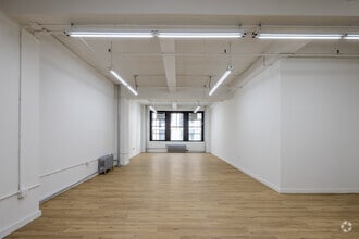 325 W 38th St, New York, NY for lease Interior Photo- Image 2 of 3